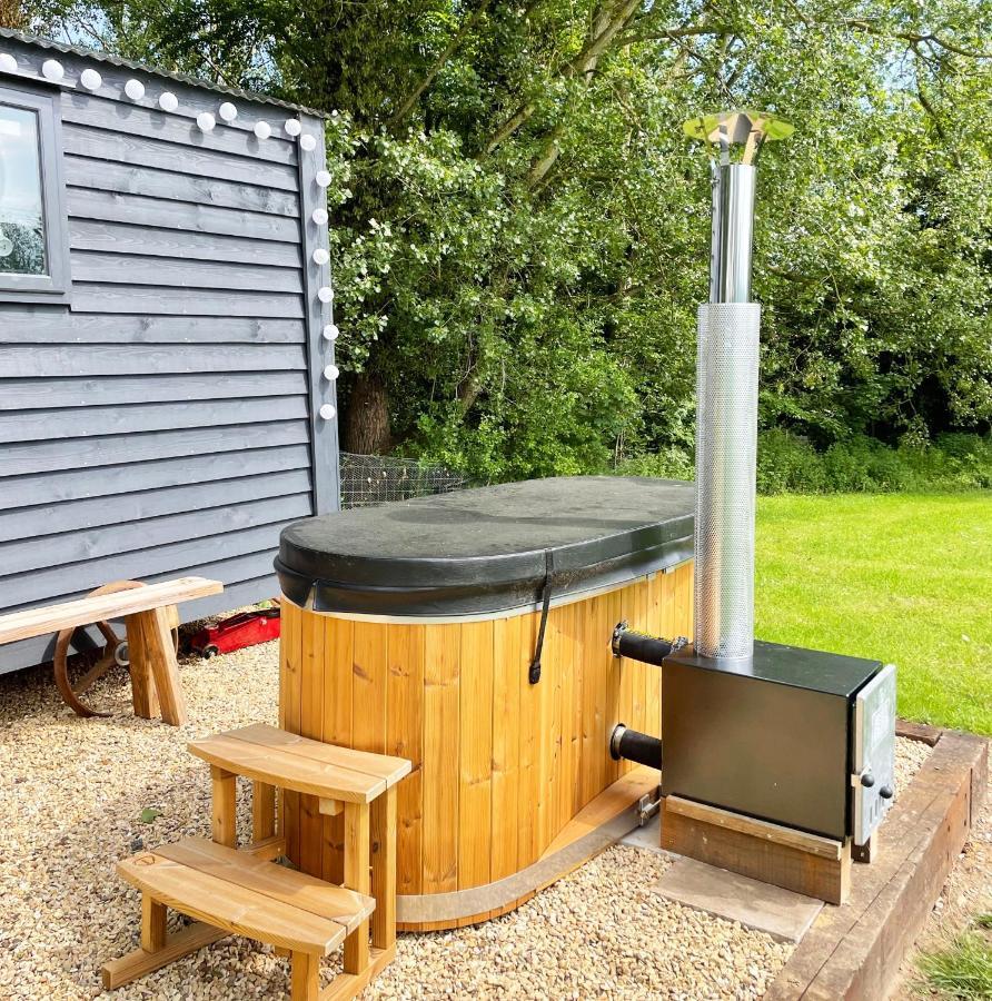 Old King William Shepherd Huts And Private Hot Tubs In North Norfolk Hunworth Kültér fotó
