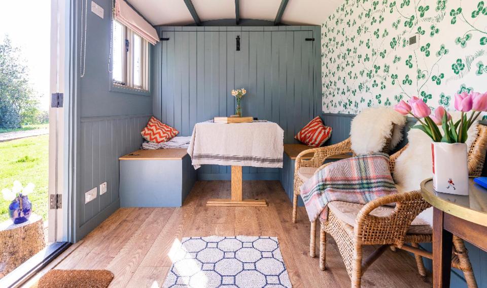 Old King William Shepherd Huts And Private Hot Tubs In North Norfolk Hunworth Kültér fotó