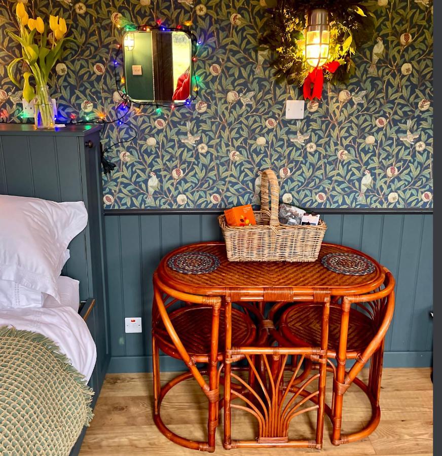 Old King William Shepherd Huts And Private Hot Tubs In North Norfolk Hunworth Kültér fotó