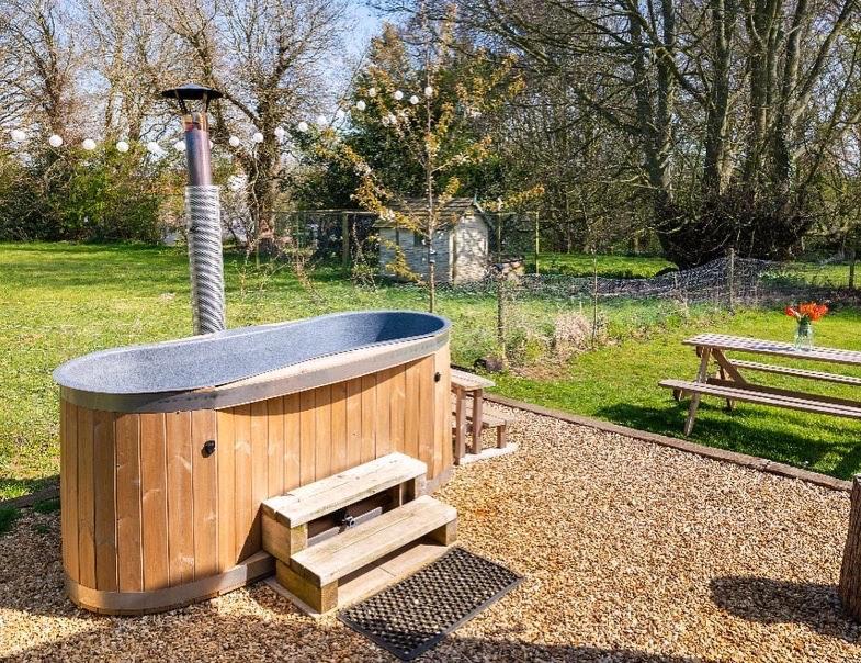 Old King William Shepherd Huts And Private Hot Tubs In North Norfolk Hunworth Kültér fotó