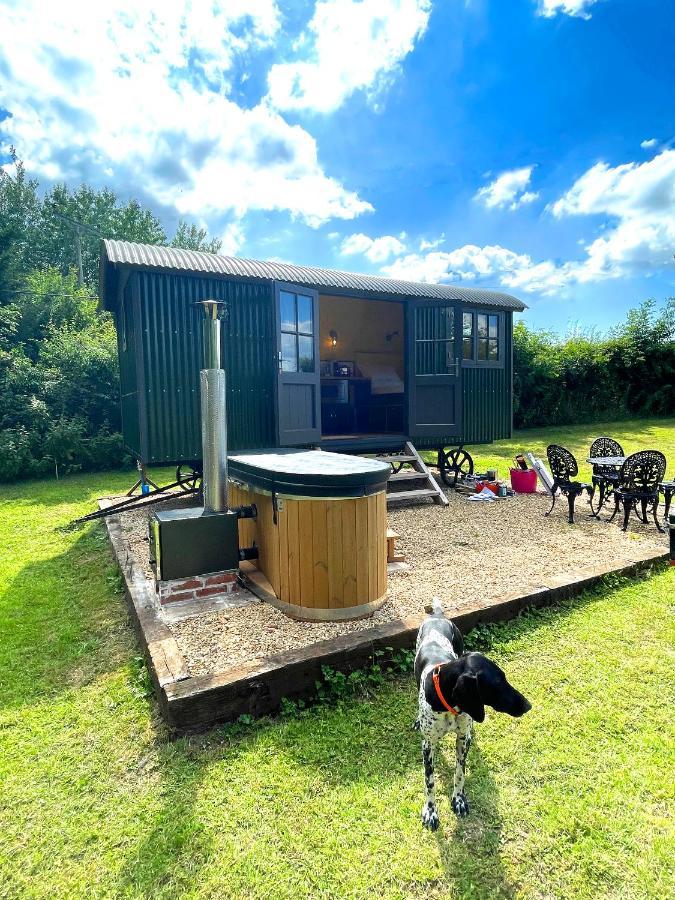 Old King William Shepherd Huts And Private Hot Tubs In North Norfolk Hunworth Kültér fotó