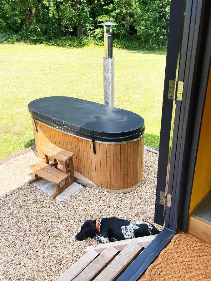Old King William Shepherd Huts And Private Hot Tubs In North Norfolk Hunworth Kültér fotó